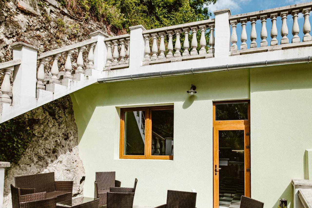 Sziklavendeghaz Aparthotel Veszprém Buitenkant foto
