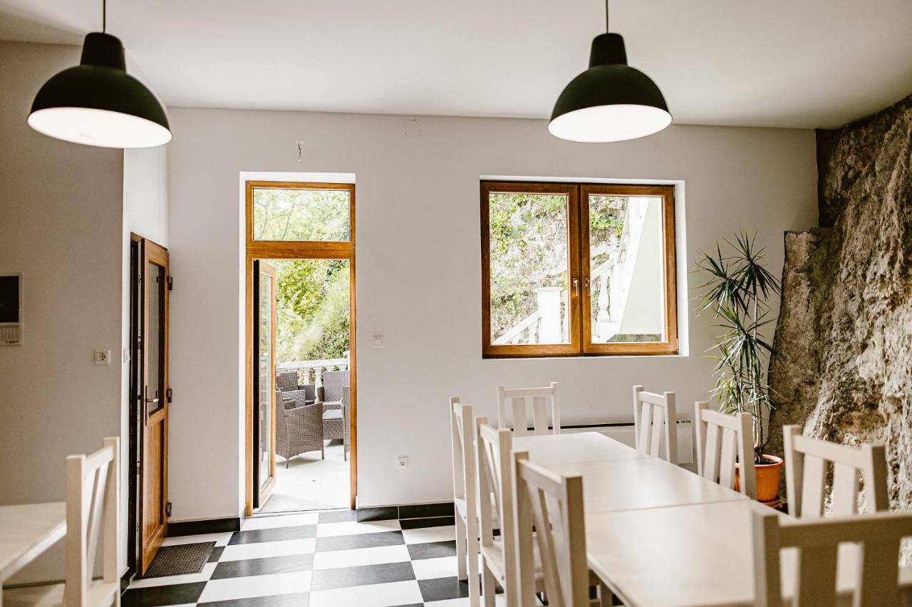 Sziklavendeghaz Aparthotel Veszprém Buitenkant foto