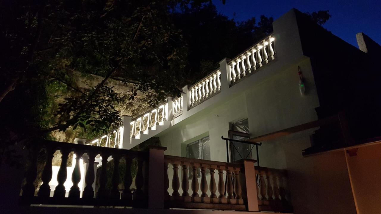 Sziklavendeghaz Aparthotel Veszprém Buitenkant foto