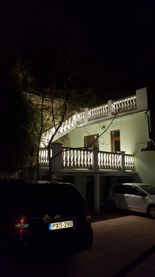 Sziklavendeghaz Aparthotel Veszprém Buitenkant foto