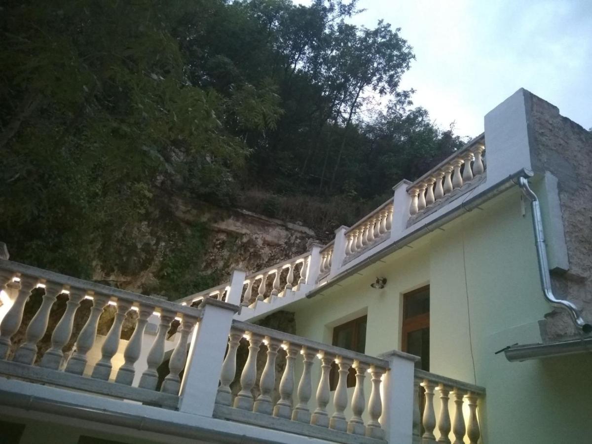 Sziklavendeghaz Aparthotel Veszprém Buitenkant foto