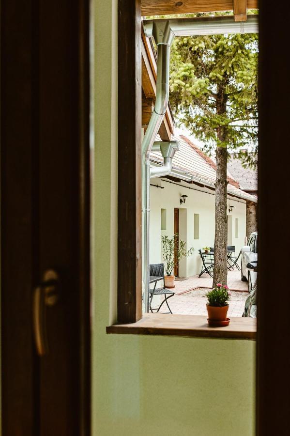 Sziklavendeghaz Aparthotel Veszprém Buitenkant foto