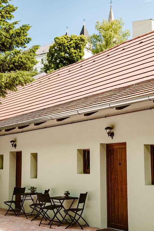 Sziklavendeghaz Aparthotel Veszprém Buitenkant foto