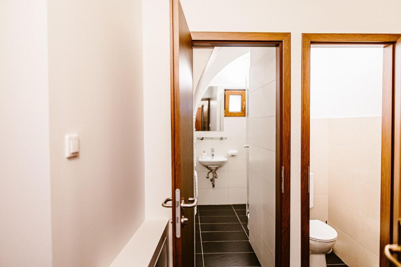 Sziklavendeghaz Aparthotel Veszprém Buitenkant foto