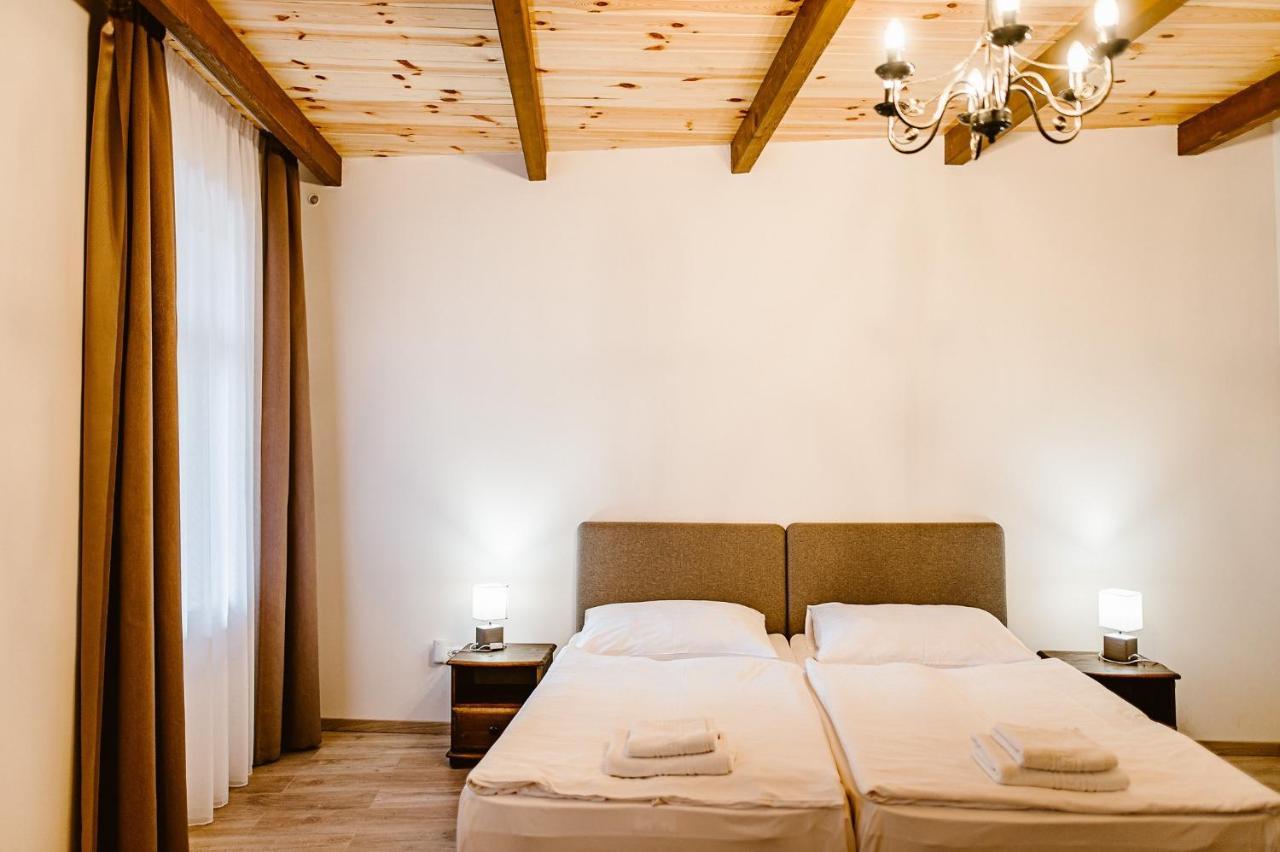 Sziklavendeghaz Aparthotel Veszprém Buitenkant foto