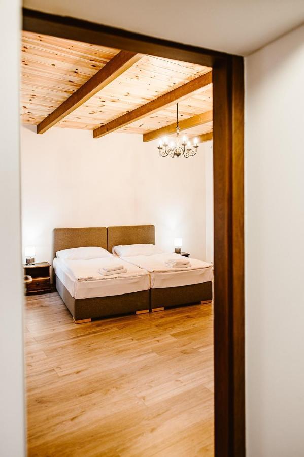 Sziklavendeghaz Aparthotel Veszprém Buitenkant foto